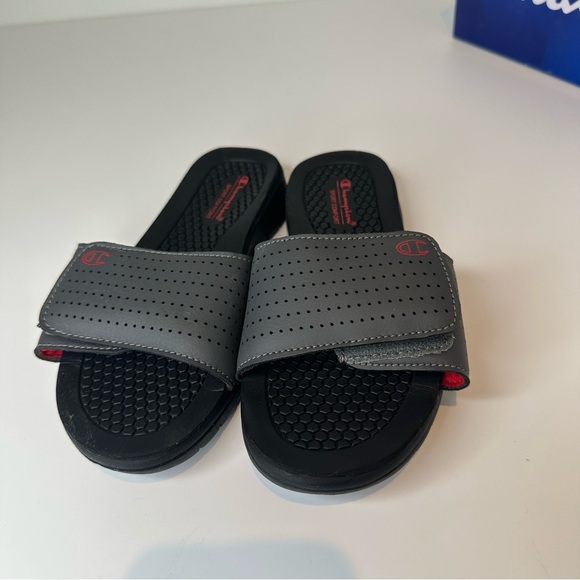 NWT Champion Kids Skid resistant slippers size 13 - Picture 5 of 13